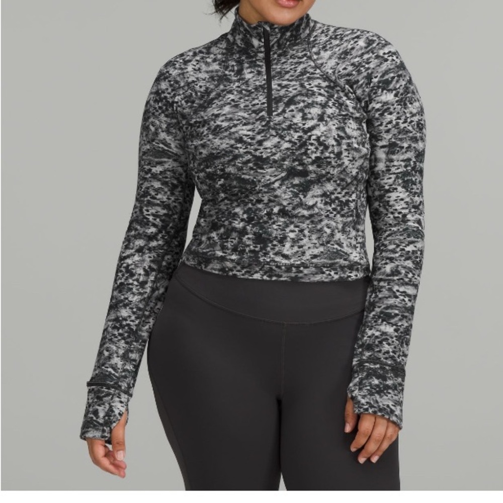Lululemon Black and Gray Cropped 1/2 Zip-Up Top